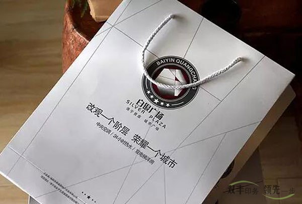 常用手提袋印刷材質(zhì)的優(yōu)缺點(diǎn)？